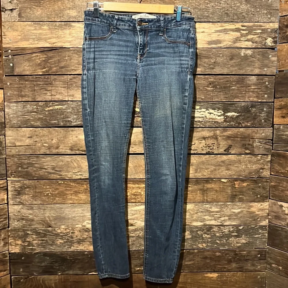 ✔️💰BOGO FREE Abercrombie & Fitch Ladies’ Jeans - Picture 4 of 7
